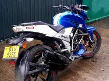https://riyasewana.com/uploads/tvs-apache-160-2510445919505.jpg