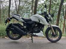 TVS Apache 200 4V 2016 Motorbike