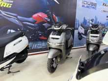 https://riyasewana.com/uploads/tvs-i-qube-252012422953.jpg