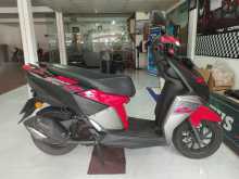 https://riyasewana.com/uploads/tvs-ntorq-3018180513952.jpg