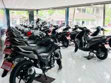 https://riyasewana.com/uploads/tvs-raider-125-2210031513674.jpg