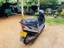 https://riyasewana.com/uploads/tvs-streak-910121713952.jpg