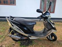 https://riyasewana.com/uploads/tvs-streak-scooty-37172219156.jpg