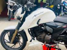 https://riyasewana.com/uploads/tvs-tvs-apache-1920434013572.jpg