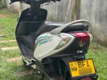 https://riyasewana.com/uploads/tvs-zest-1410340113494.jpg