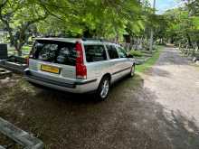 https://riyasewana.com/uploads/volvo-v70-hearse-2000-917173412682.jpg