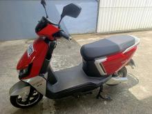 Yadea AV100 2025 Motorbike