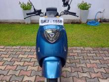 Yadea M6 Electric Scooter 2025 Motorbike
