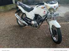 Yamaha Faser 2004 Motorbike