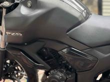 https://riyasewana.com/uploads/yamaha-fzs-v3-1320281624682.jpg