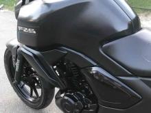 https://riyasewana.com/uploads/yamaha-fzs-v3-912104024341.jpg