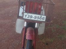 Yamaha Mate V 90 1999 Motorbike