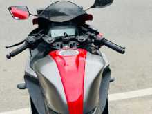 https://riyasewana.com/uploads/yamaha-r-15-181040301354.jpg