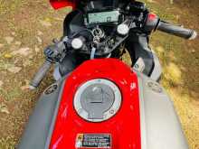 https://riyasewana.com/uploads/yamaha-r15-72116114562.jpg