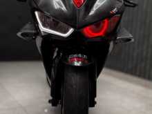 Yamaha R25 2020 Motorbike