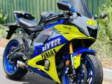 Yamaha R7 2023 Motorbike