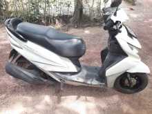 https://riyasewana.com/uploads/yamaha-ray-151437111062.jpg