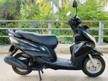 https://riyasewana.com/uploads/yamaha-ray-2416572524861.jpg