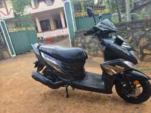 https://riyasewana.com/uploads/yamaha-ray-zr-1018515913512.jpg
