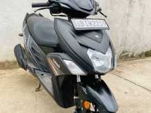 https://riyasewana.com/uploads/yamaha-ray-zr-10703341622.jpg