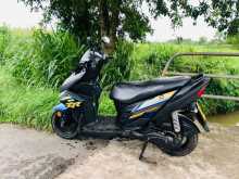 https://riyasewana.com/uploads/yamaha-ray-zr-11145284622.jpg