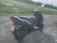 https://riyasewana.com/uploads/yamaha-ray-zr-117290613383.jpg