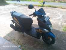 https://riyasewana.com/uploads/yamaha-ray-zr-11935594213.jpg