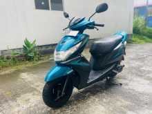 https://riyasewana.com/uploads/yamaha-ray-zr-1418142713383.jpg