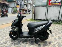https://riyasewana.com/uploads/yamaha-ray-zr-148030722242.jpg