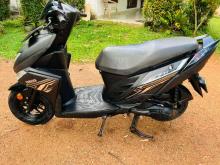 https://riyasewana.com/uploads/yamaha-ray-zr-151345356486.jpg