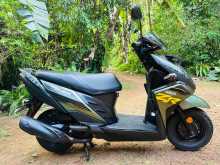 https://riyasewana.com/uploads/yamaha-ray-zr-169502413914.jpg