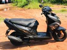 https://riyasewana.com/uploads/yamaha-ray-zr-191007001233.jpg