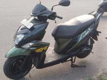 https://riyasewana.com/uploads/yamaha-ray-zr-201420541172.jpg