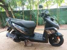 Yamaha Ray ZR - Dark Night Edition. 2019 Motorbike