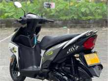 https://riyasewana.com/uploads/yamaha-ray-zr-217384922652.jpg