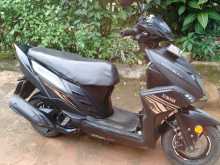 https://riyasewana.com/uploads/yamaha-ray-zr-219431713893.jpg