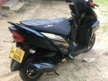 https://riyasewana.com/uploads/yamaha-ray-zr-2313013924811.jpg