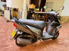 https://riyasewana.com/uploads/yamaha-ray-zr-2416072413812.jpg