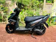 https://riyasewana.com/uploads/yamaha-ray-zr-2416105613933.jpg