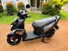 https://riyasewana.com/uploads/yamaha-ray-zr-2612185313844.jpg