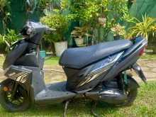 https://riyasewana.com/uploads/yamaha-ray-zr-271435111692.jpg