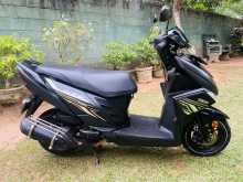 https://riyasewana.com/uploads/yamaha-ray-zr-28544313722.jpg