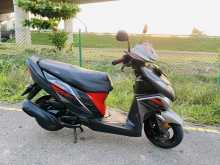 https://riyasewana.com/uploads/yamaha-ray-zr-287503422812.jpg