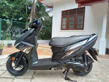 https://riyasewana.com/uploads/yamaha-ray-zr-31747054752.jpg