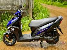 https://riyasewana.com/uploads/yamaha-ray-zr-411565922283.jpg