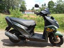 https://riyasewana.com/uploads/yamaha-ray-zr-69060613072.jpg