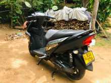 https://riyasewana.com/uploads/yamaha-yamaha-ray-2510403213163.jpg