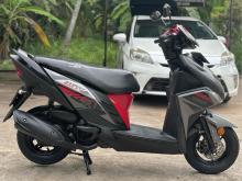 https://riyasewana.com/uploads/yamaha-yamaha-ray-zr-220402824762.jpg