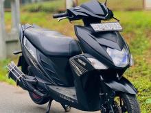 Yamaha ZR 2013 Motorbike