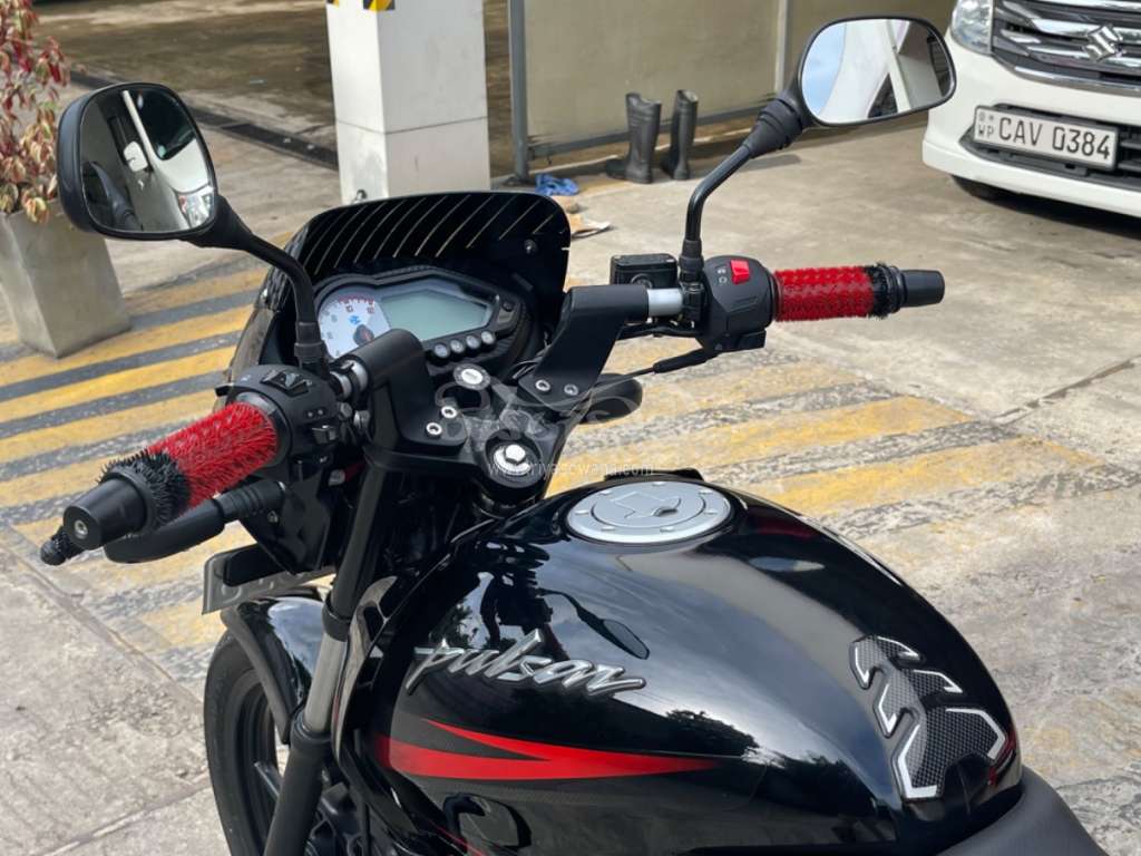 new pulsar 220 price 2020